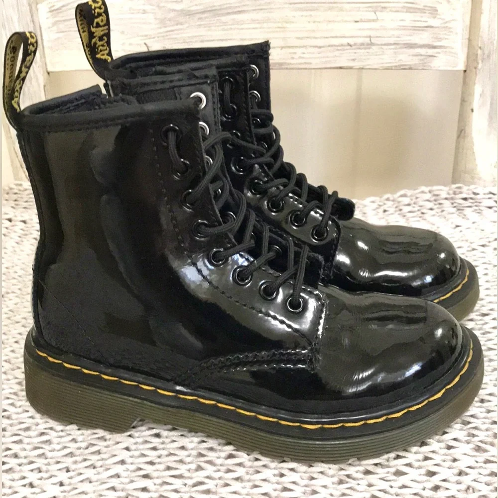Doc Martens, the 1460 Junior Boots Black Patent